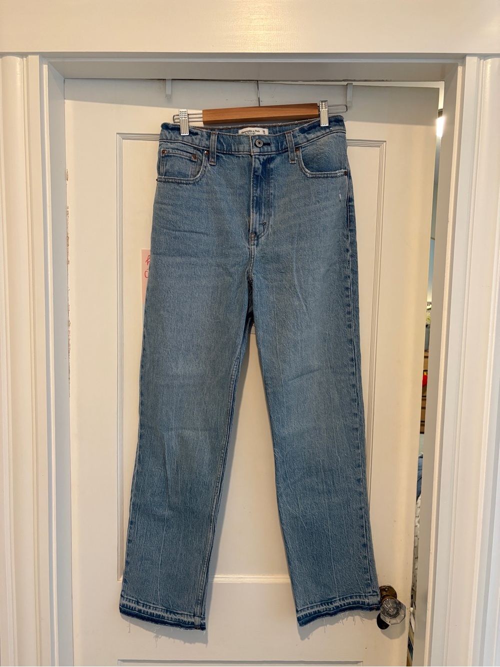 Abercrombie & Fitch The 90s Straight Ultra High Rise Jean